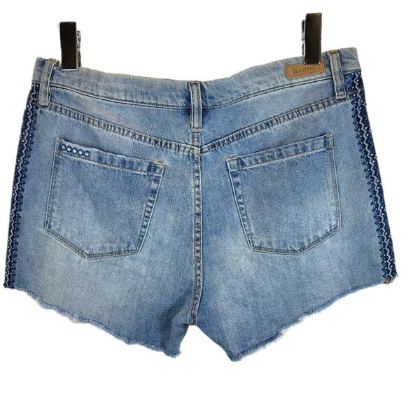 BlankNYC Blue Jean Hiker Short Sz 29 8 Frayed Embroidered Side Stripe Free Bee - Picture 4 of 16